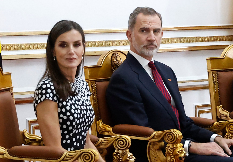 Los reyes Felipe y Letizia viven en el Palacio de la Zarzuela junto a sus hijas. Foto: Twitter @casareal