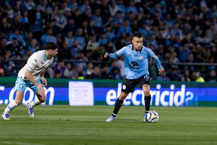 El Chino Zelarrayán, de Belgrano, encara ante la marca de Juan Nardoni. El Chino Zelarrayán, de Belgrano, encara ante la marca de Juan Nardoni.