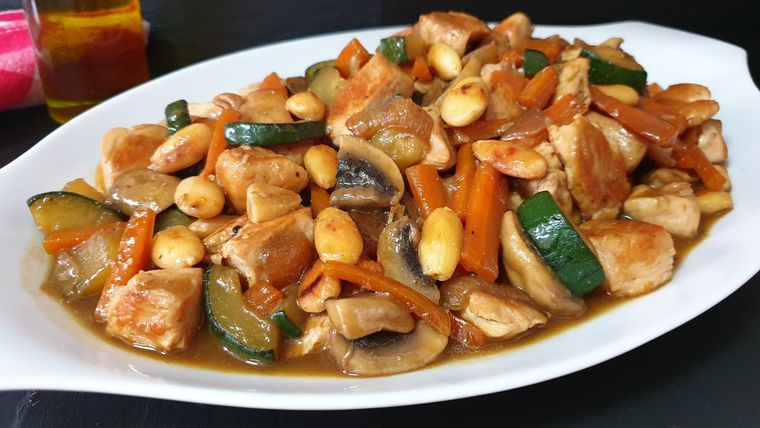 Admira esa explosión de sabores y colores. Esta es una forma totalmente deliciosa de comer pollo ¡créenos y pruébalo!