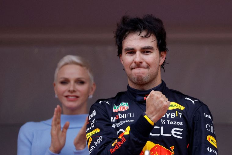 Foto: https://www.infobae.com/america/deportes/2022/05/29/video-el-emotivo-momento-cuando-checo-perez-lloro-en-la-premiacion-del-gp-de-monaco/