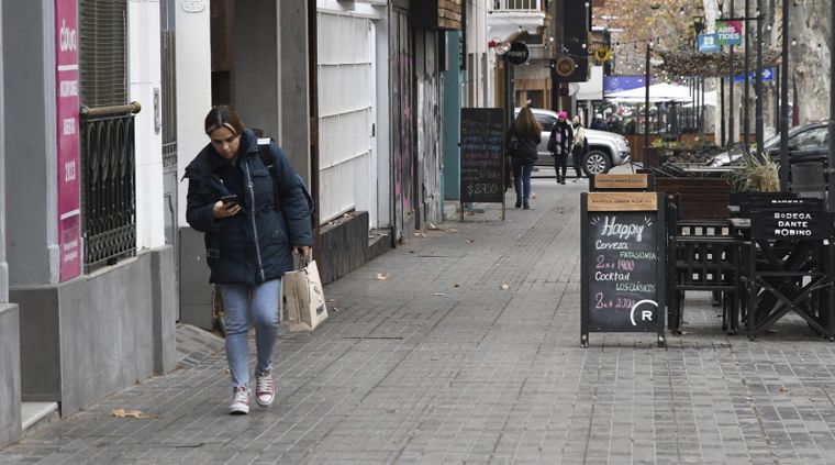 Según el pronóstico el día comenzará con lluvias y lloviznas. 