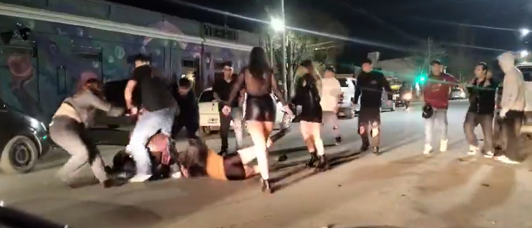 La pelea fue protagonizada por un grupo de al menos cinco mujeres. 