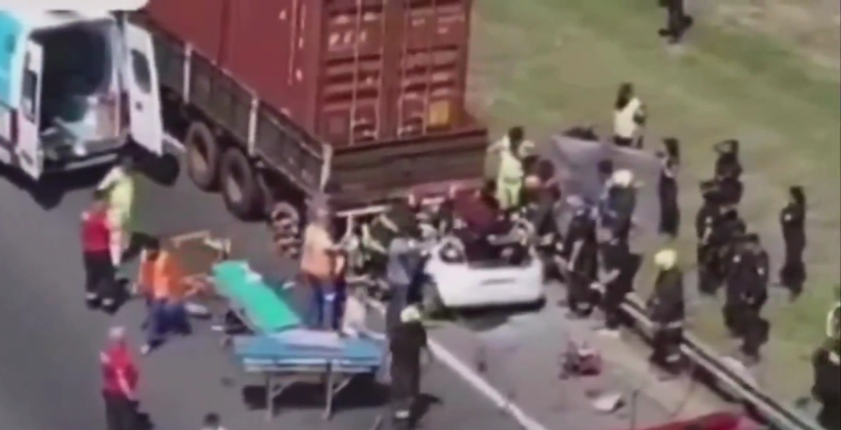 Tras el accidente en Panamericana, un rescatista resultó gravemente herido.