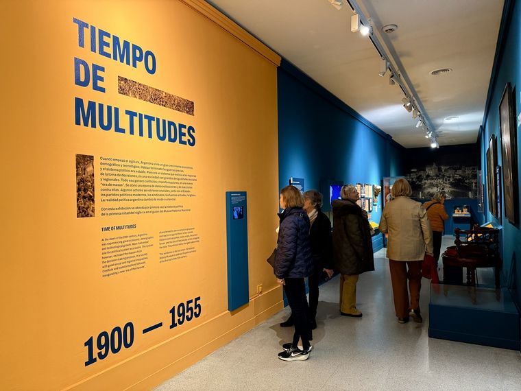 Desde el 30 de abril, el público puede visitar la exposición Tiempo de Multitudes, en el Museo Histórico Nacional Foto: Museo Histórico Nacional