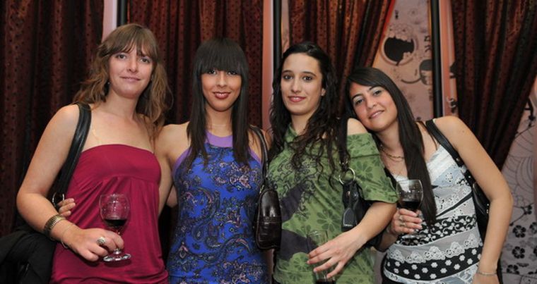 Estampados primaverales. Estefi Borgo, Loló Linardelli, Estefanía Nicolay y Fabi Linardelli. Foto: Pachy Reynoso / MDZ