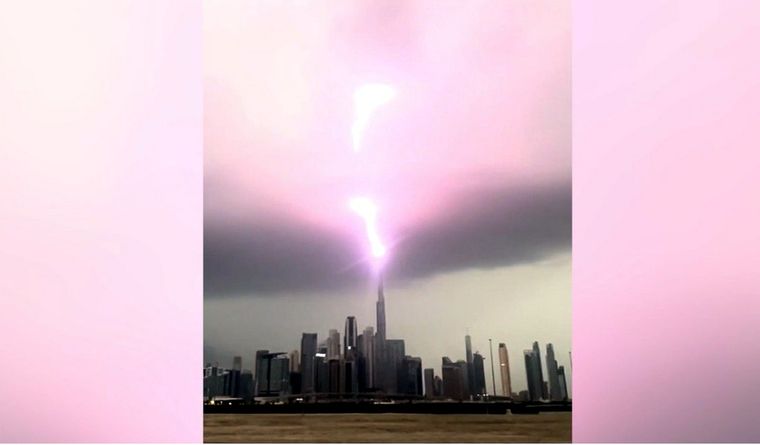 Poderosa tormenta eléctrica en Dubái. Foto: Dpa.