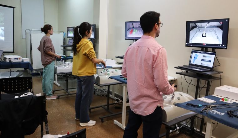 La incorporación del E-BLUS posiciona al Hospital Universitario como uno de los pocos centros de la región habilitados para esta certificación europea.