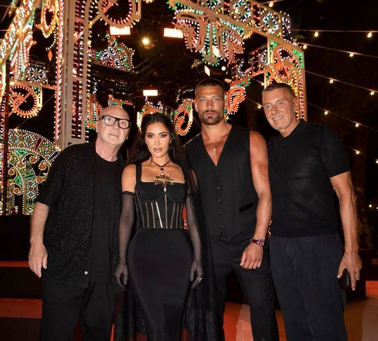 Vestido de bodas negro, un sí rotundo para Kim Kardashian Foto: Instagram