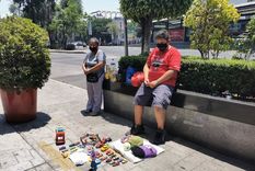 El pequeño Luis Ángel cambia sus juguetes por comida