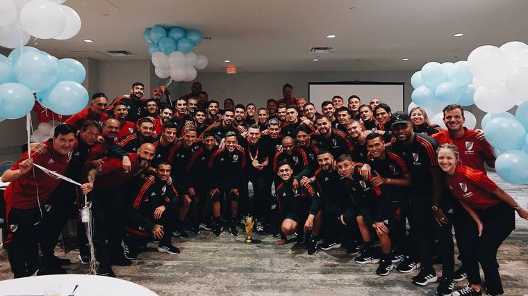 Armani tuvo su homenaje en River. Foto: @RiverPlate