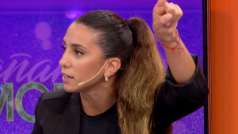 Cinthia Fernández mostró papeles de la causa judicial para atacar a Callejón. Cinthia Fernández mostró papeles de la causa judicial para atacar a Callejón.