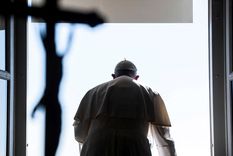 Francisco logró destacarse una vez más entre los papas del último siglo, aunque algunos lo criticaron por esta decisión y otros lo alabaron. Foto: NA