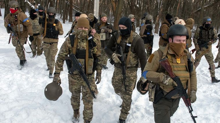 mercenarios. En Ucrania, luchan mercenarios de muchos países del mundo. Foto: Military.