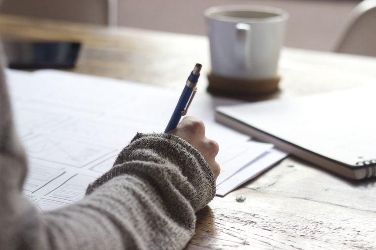 Es muy importante el registro por escrito: de eso habla el proverbio de hoy. Foto: Freepik
