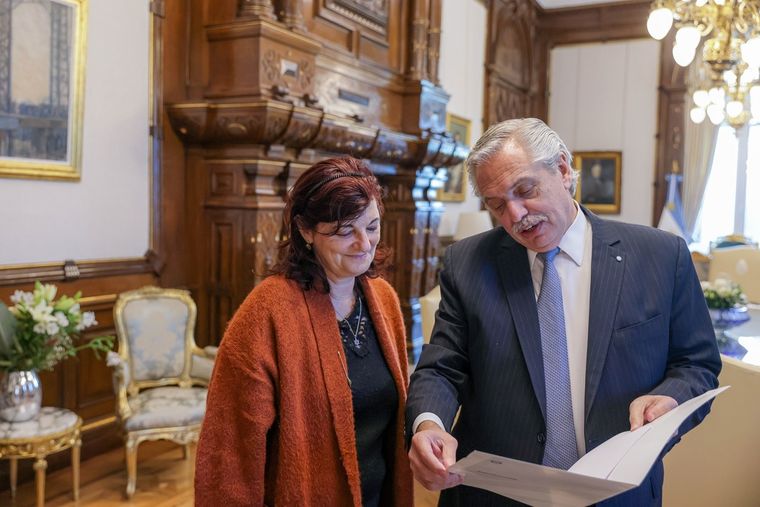 Kelly Olmos junto a Alberto Fernández Foto: Noticias Argentinas