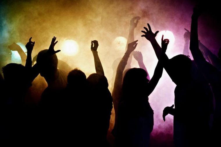 Los boliches y las fiestas fueron habilitadas por el Gobierno nacional