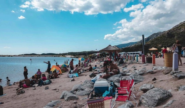 Con cascadas, diques y senderos, este pueblo es un destino ideal para quienes buscan aire puro y silencio serrano. Con cascadas, diques y senderos, este pueblo es un destino ideal para quienes buscan aire puro y silencio serrano.