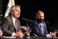 El Presidente junto al líder de La bancaria, Sergio Palazzo, en el acto de hoy. Foto: Télam