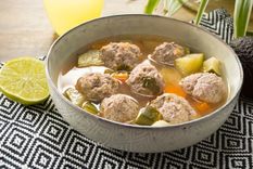 Estas deliciosas albóndigas en caldo se ganarán tu corazón ¡te lo podemos asegurar!