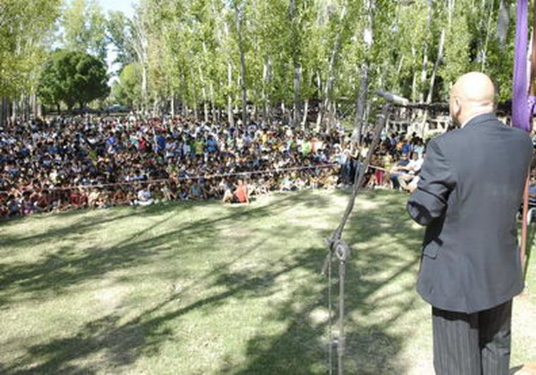 Un funcionario de la Municipalidad de Guaymallén, Luis Lobos, cerrando el acto. Foto: Marcelo Ruiz / MDZ