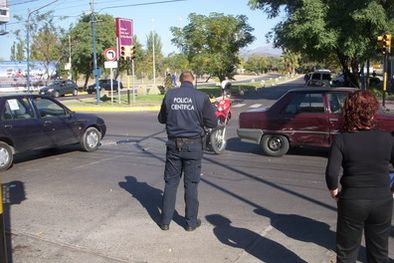 MDZol | Me vas a venir a enseñar vos a mí , ironizó el policía. Foto: Mdz