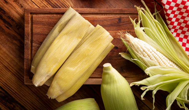 Los tamales tienen más de 5.000 años de historia y eran un alimento básico en las culturas mesoamericanas, incluyendo los aztecas y mayas. Prepara esta receta deliciosa. Los tamales tienen más de 5.000 años de historia y eran un alimento básico en las culturas mesoamericanas, incluyendo los aztecas y mayas. Prepara esta receta deliciosa.