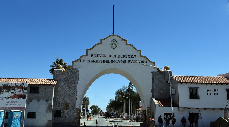 Desaguadero, la principal puerta de entrada por el este Foto: ALF PONCE MERCADO / MDZ