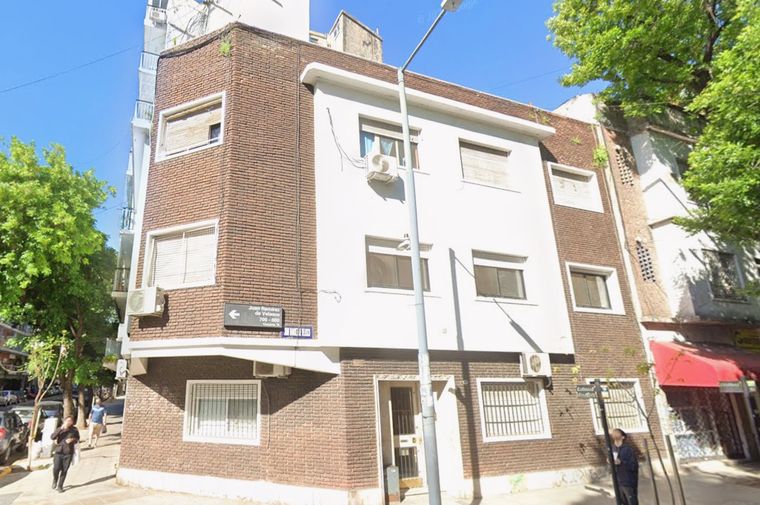 El personal de Bomberos de la Ciudad se encontró con un escenario complejo: la vivienda contenía una importante cantidad de basura y trastos acumulados.