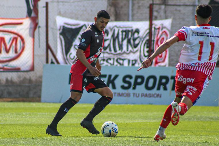 El Cruzado y el Milrayitas no se sacan diferencias. El Cruzado y el Milrayitas no se sacan diferencias.