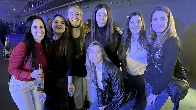 Belén, Gabriela, Carolina , Vero, Eli, Juani y Vicky. Belén, Gabriela, Carolina , Vero, Eli, Juani y Vicky.