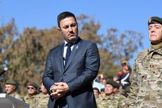 Luis Petri logró un acuerdo con el Ministerio de Economía, pero resta definir que pasará con IOSFA y los salarios de las Fuerzas Armadas. Luis Petri logró un acuerdo con el Ministerio de Economía, pero resta definir que pasará con IOSFA y los salarios de las Fuerzas Armadas.