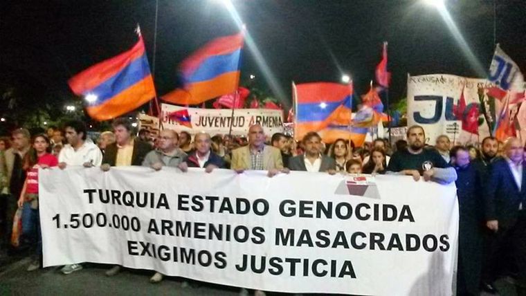 Cuando Turquía y Azerbaiyán niegan, deliberadamente buscan eludir responsabilidades. Cuando Turquía y Azerbaiyán niegan, deliberadamente buscan eludir responsabilidades.