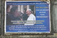 se saco una foto con el papa francisco y ofrecio milagros en mendoza