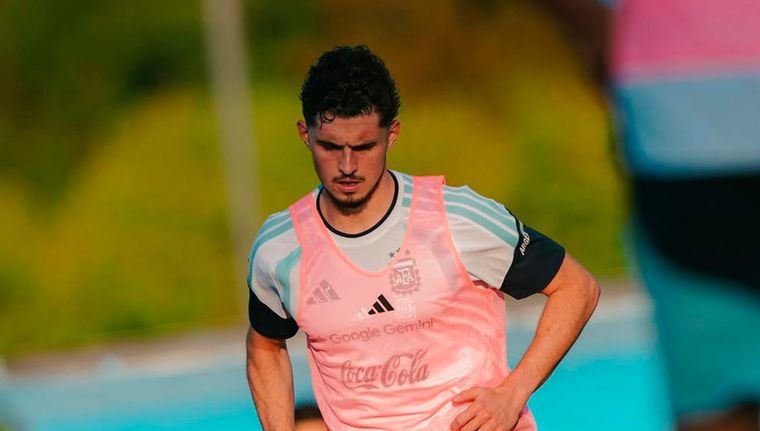 Panichelli llevaba 20 goles en 39 partidos con el Racing de Estrasburgo y picaba en punta para ser el tercer nueve de la Scaloneta. Panichelli llevaba 20 goles en 39 partidos con el Racing de Estrasburgo y picaba en punta para ser el tercer nueve de la Scaloneta. 