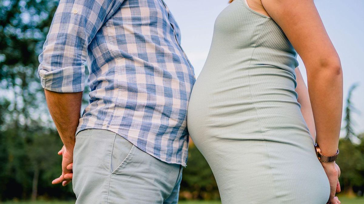 El extraño síndrome que hace a los padres sentirse embarazados