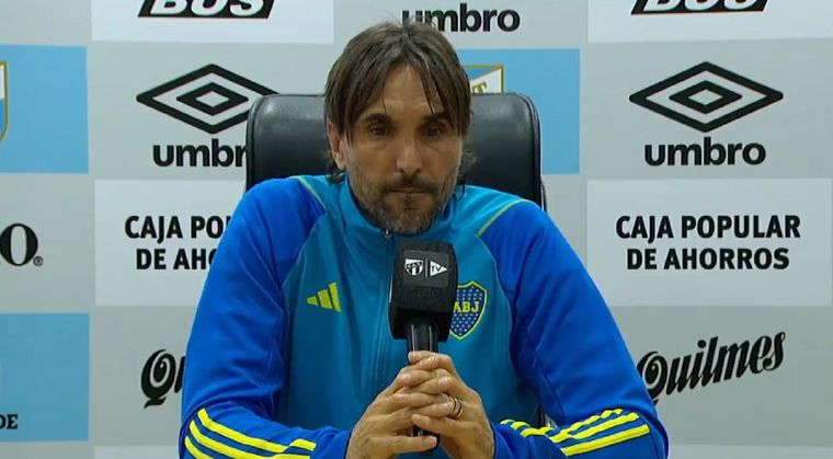 El DT enfrentó los micrófonos post caída en Tucumán. Foto: Captura