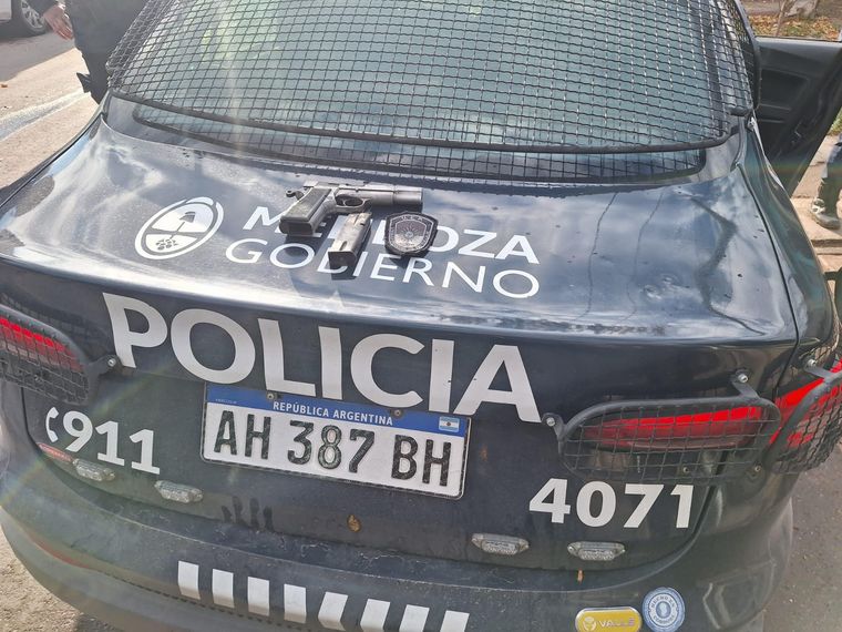 La pistola Browning calibre 9 milímetros secuestrada. La pistola Browning calibre 9 milímetros secuestrada.