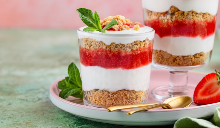 Descubre el placer: trifle de frutas y crema con toque de elegancia Foto: Shutterstock