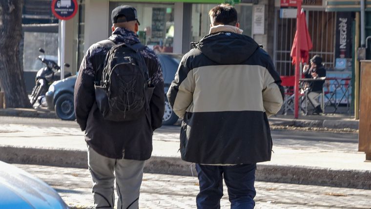 La mínima será de -1 °C y la máxima alcanzará los 12 °C, con vientos leves del este. La mínima será de -1 °C y la máxima alcanzará los 12 °C, con vientos leves del este.