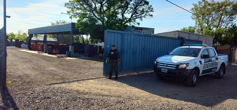La llegada de Gendarmería al lugar allanado en Maipú Foto: Gendarmería Nacional