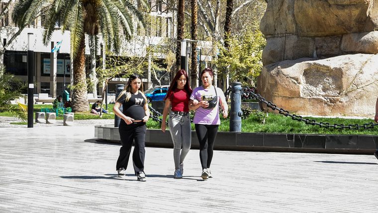 El calor volverá a sentirse con fuerza en Mendoza, antes del ingreso de vientos del sur hacia la noche. El calor volverá a sentirse con fuerza en Mendoza, antes del ingreso de vientos del sur hacia la noche.