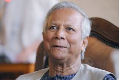 Muhammad Yunus tienr 80 años y es conocido como el banquero de los pobres.