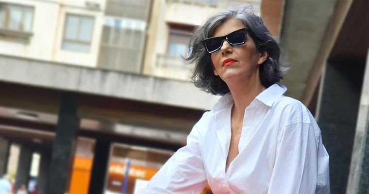 Carmen Gimeno te ayuda a vestirte con un caftán, la prenda del verano Foto: InStyle