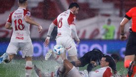 Huracán quedó eliminado en casa frente a Once Caldas. Huracán quedó eliminado en casa frente a Once Caldas.