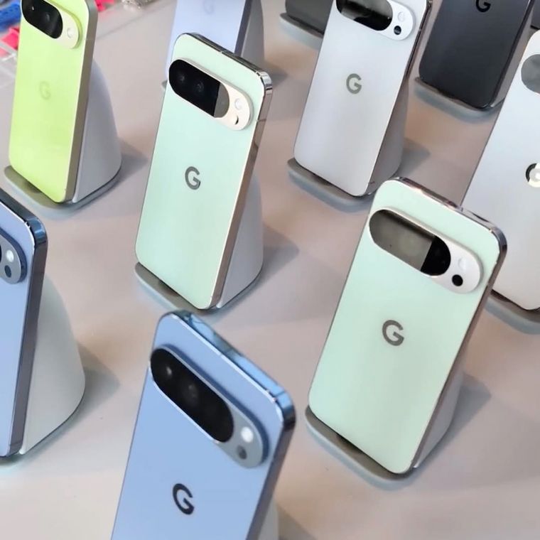 El Google Pixel 10a presenta un diseño de cámara al ras de la carcasa, eliminando el bulto tradicional.