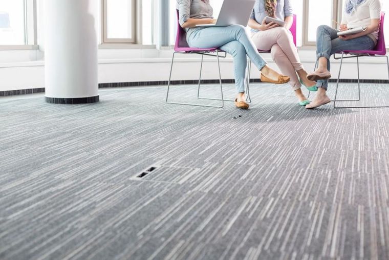 Son varios los significados de cruzar las piernas en una conversación Foto: Shutterstock