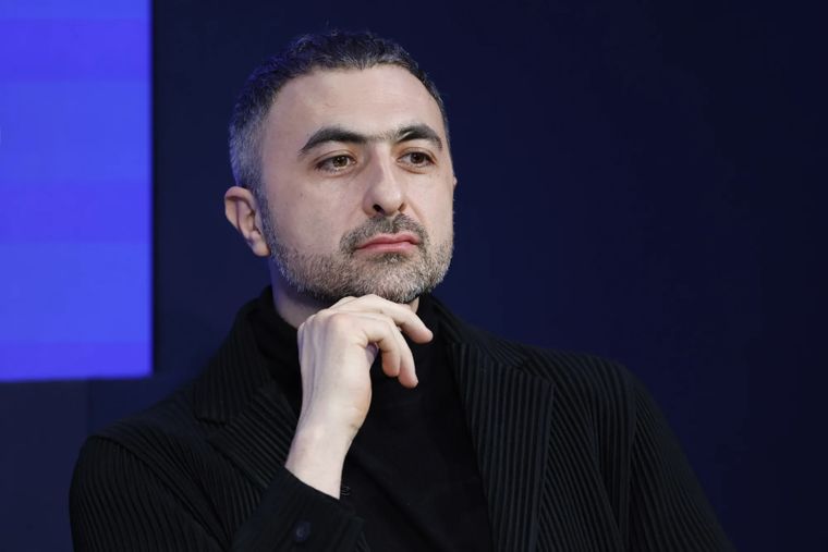 Mustafa Suleyman, responsable de Microsoft AI, criticó la idea de una inteligencia artificial consciente.