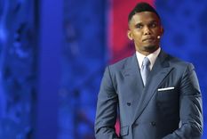 etoo insulto a dos medicos que plantean probar una vacuna en africa