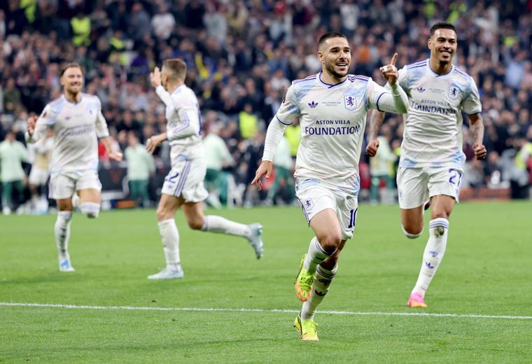 Aston Villa goleó a Friburgo en la final de la Europa League en el Tüpraş Stadyumu de Turquía.