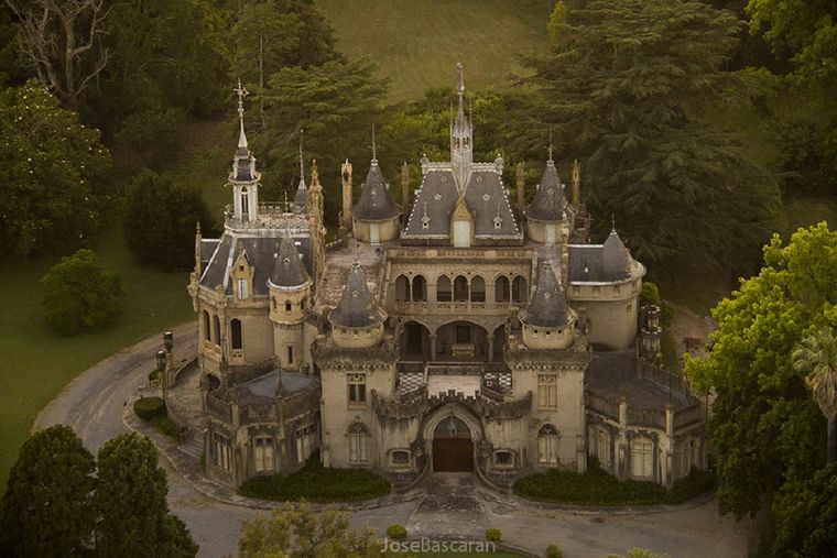 Este castillo imponente se encuentra en Luján Foto: José Bascarán Flickr